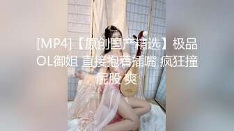 YC073黑连衣裙美女浅蓝内露毛尿湿了！