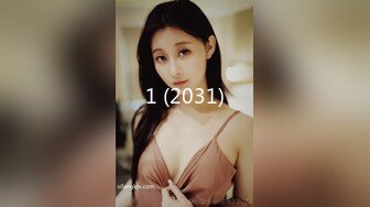 【颜值网红女神难得收费秀】C罩杯极品美乳，又大又圆，一线天馒头逼，站在椅子上掰穴，里面已经很湿，一直叫爸爸很诱人