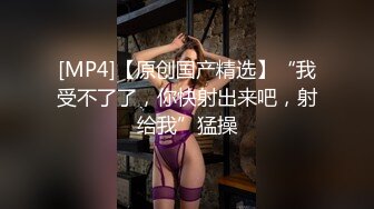 刚来完月经的女友迫不及待展示骚逼