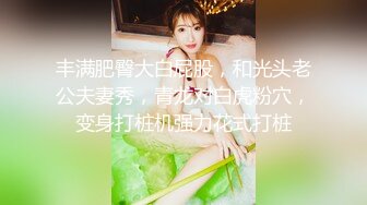 甜美骚妹子全程露脸深夜销魂，很会勾搭狼友揉奶玩逼，掰开小穴看特写好嫩好紧，自慰逼逼自己舔淫水样子好骚