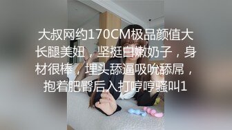 《极品CP魔手外购》色胆包天坑神潜入某公司女厕独占坑位隔板缝中实拍超多美女小姐姐方便，脸逼同步前后拍太顶了 (1)