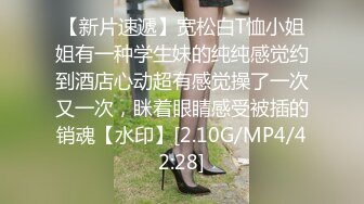 餐厅女厕全景偷拍两位美女服务员发的肥美大鲍鱼