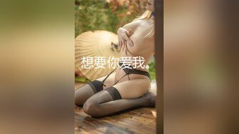 美乳少妇跟小叔子偷情啪啪，口交大鸡巴微露脸很可爱，让小哥后入爆草，奶子乱晃好诱人，握在手里放肆揉捏