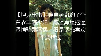 白嫩性感美女，粉嫩阴洞流出好多淫水，插进骚逼，叫声泛滥了