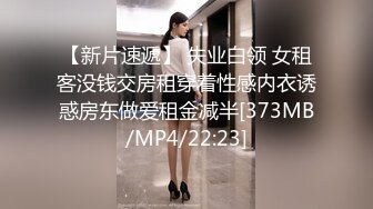 从老家的山路出来，妻子说她受不了啦下面很想要，只好听话把车停下来，骚妻吃上瘾了鸡巴，完全不顾车来车往！