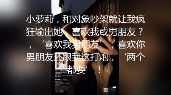 【破解摄像头】鸡店内漂亮妹子热情服务的展现，木板隔了起来，两个鸡婆卖力口爆！