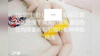 看她吃鸡的样子还是很娴熟的你能坚持这么久吗