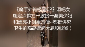 女王一样的俄罗斯女孩丝袜美腿黑色短裤银发碧眼给男友激情口交上位大屌插入瞬间变淫女