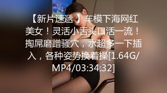 商场女厕全景偷拍12位年轻的小妹 (11)