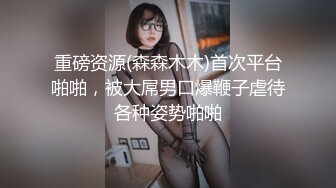 黑客破解监控偷拍 大热天的美女光着身子在床上看着小黄片抠B自摸