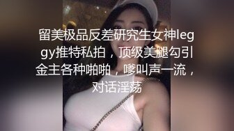 女神级包臀裙高端外围美女，现金支付数完钱进入正题，苗条身材大长腿，躺着沙发上舌吻扣穴，张开双腿随意插