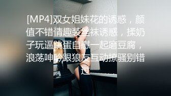 眼镜男带自己大奶老婆和群內俩大哥3P交流,被艹的高潮不断