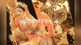 兔女郎黑丝小妹露脸镜头前被纹身小哥调教玩弄，乖巧听话口交大鸡巴，让小哥用道具插逼