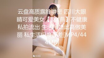 满背纹身萌萌哒双马尾美妞，无聊和炮友来一炮，特写深喉吸吮很卖力