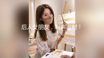 女神妹子商场试衣间换衣服被偷拍 身材不错哦