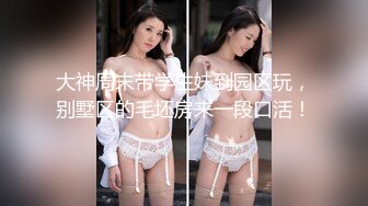 变态男躲女厕偷拍美女上厕所