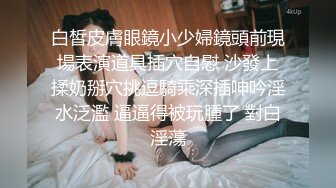 超美时尚极品身材人妖和美女闺蜜驾车出去玩车里就深喉口交野外啪啪操穴玩的就是心跳