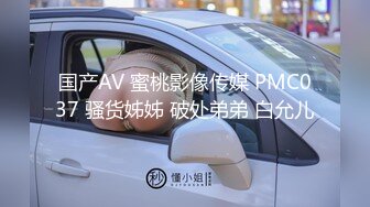 时尚牛仔短裤丰满人妖电脑前自摸兴奋被帅哥后面疯狂添菊野湿润肛门鸡巴猛操