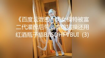 黑丝漂亮美眉 还没等人家脱衣服 就被哥哥扛着腿忙不迭的插入了 也不戴个套套弄的妹妹好紧张 不过好舒服