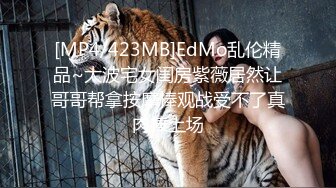 漂亮美眉3P 嘴叼逼插 享受两根鸡吧的快乐 无毛鲍鱼淫水超多