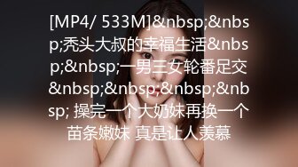 《魔手外购极品CP》地铁女厕偸拍络绎不绝的年轻小姐姐方便 美女多亮点多，妹子换奶罩一对大奶又圆又挺手感绝对一流 (11)