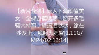 ❤️长相不错小姐姐逛街 极品大长腿美白内和黑丝粉内内