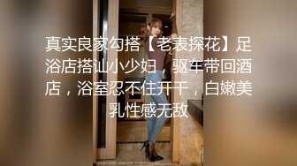 借女同学笔记本电脑偷偷安装摄像监控,实时欣赏她们宿舍换衣服洗澡 班花的奶子