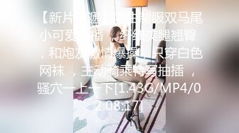 2020年某小区出租房离异漂亮美少妇生意好的不得了连续接了不同年龄段的嫖客想不到老头的战斗力比年轻人好